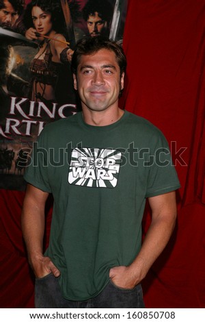 Actor Javier Bardem arrives at the world premiere of KING ARTHUR at the Ziegfeld Theater June 28th, 2004 in New York City
