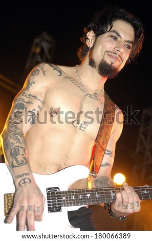 Dave Navarro on stage for Launch of the New PLAYSTATION 3 - INSIDE CONCERT, Best Buy West Hollywood, Los Angeles, CA, November 16, 2006
