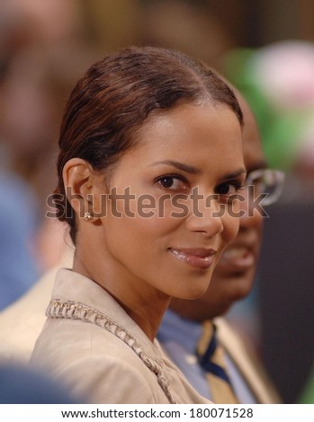 Halle Berry on location for NBC Today Show, Rockefeller Center, New York, NY, May 26, 2006