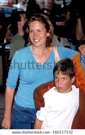 Dana Reeve with son Will at CHICKEN RUN Premiere, NY 6/20/00
