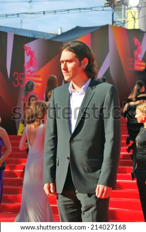MOSCOW - JUNE 20: Jeremy Kleiner, an american film producer, at XXXV Moscow International Film Festival red carpet opening. He presents his recent movie World War Z. Taken on June 20, 2013 in Moscow.