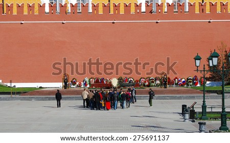 MOSCOW - MAY 06, 2015: Ceremony of putting flowers to the tomb of unknown soldier in Alexander\'s garden in Moscow. 70th anniversary of victory in Second World War in Moscow.