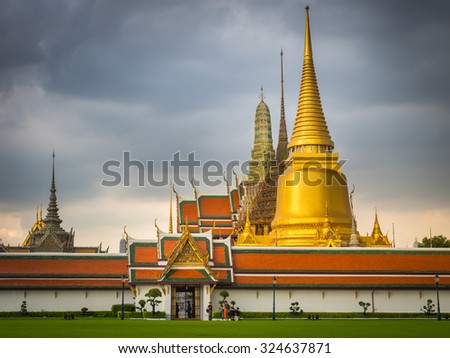 BANGKOK,THAILAND SEP 29: Wat pra kaew, Grand palace under dark raincloud, view in the rainy season. on SEPTEMBER 29, 2015 in Bangkok, Thailand.