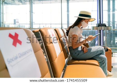 Similar – Foto Bild Tourist mit Gesichtsmaske verlässt den Bahnhof mit seinem Gepäck