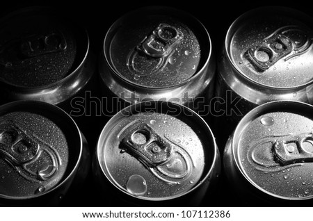 aluminum cans with water drop