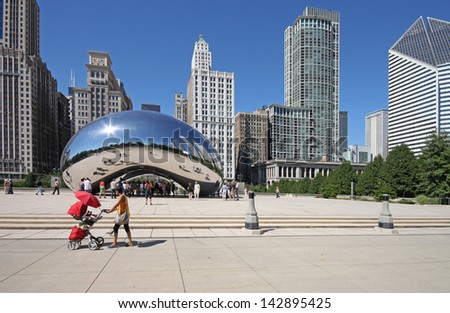 CHICAGO - SEPTEMBER 13:  The mirrored sculpture popularly known as the Bean (Cloud Gate, by Anish Kapoor), has become one of Chicago\'s most popular attractions, as seen on September 13, 2010 in Chicago, Illinois.