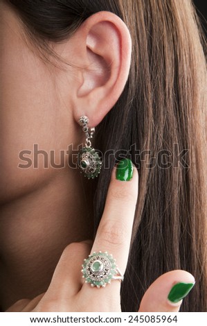 Silver collection of ring and earrings with emerald