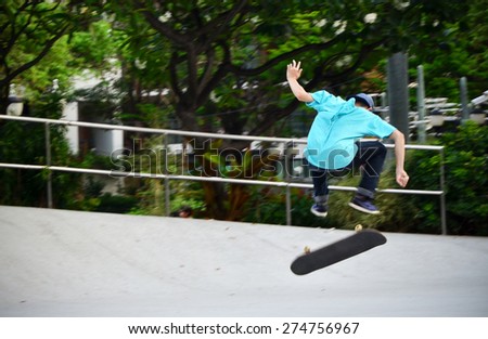 Skater jumps high in air at extreme park