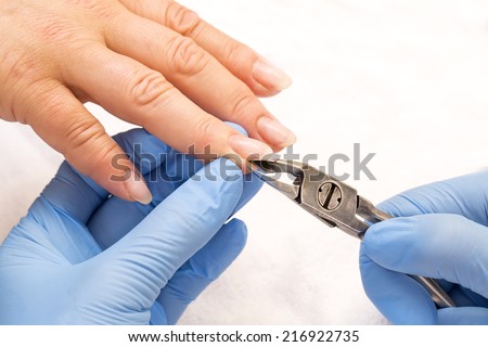 processes work on a manicure in the salon