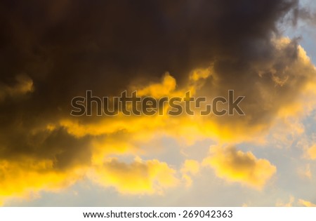sky with dark clouds light day descriptive