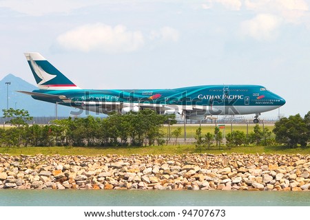 HONG KONG - JUL 18: A Boeing 747-400 of Cathay Pacific (CX) at Hong Kong International Airport on Jul 18, 2004.  This is the first CX aircraft painted in 