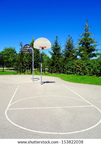 RICHMOND HILL - SEPTEMBER 5: A basketball court on September 5, 2013 in Richmond Hill, Canada. The city of Richmond Hill, North of Toronto, has 544 hectares of undeveloped natural area for recreation.