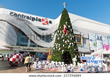UDONTHANI - 13 December 2014 : The Christmas tree in front of Central World Plaza, for Merry Christmas & Happy New Year 2015 on December 13, 2014 in Udonthani, Thailand.
