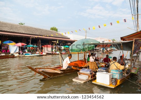 SUMUTHSONGKRAM,THAILAND-DECEMBER 30:The merchants sell the foods at Umpawa Floating Market where the most popular floating market in Thailand at Umpawa on December 30,2012 in Samuthsongkram,Thailand
