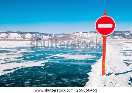 Prohibiting sign on the ice crossing on opposite lane of the Baikal