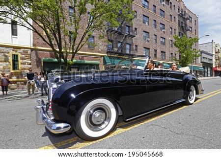 NEW YORK CITY - MAY 26 2014: The 146th annual King's County Memorial Day Parade, one of the nation's oldest, honored fallen & living veterans in the streets of Bay Ridge, Brooklyn. Classic Bentley,