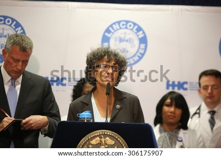 NEW YORK CITY - AUGUST 13 2015: mayor de Blasio & health officials, gathered at Lincoln Medical & Mental Health Center to announce no new cases of Legionnaires\' disease since August 3. Mary Bassett
