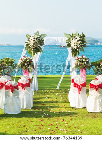 Gate for a wedding on a tropical beach
