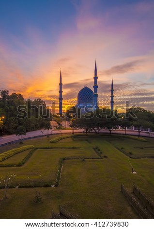 Masjid Sultan Salahuddin Abd Aziz Shah on Sunrise. Soft Focus due to Slow Shutter Shot