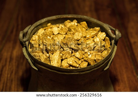 a Gold treasure in a copper kettle