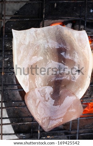 Grilled squid on the grill
