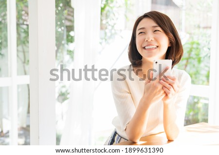 young attractive asian woman to see a smart phone,