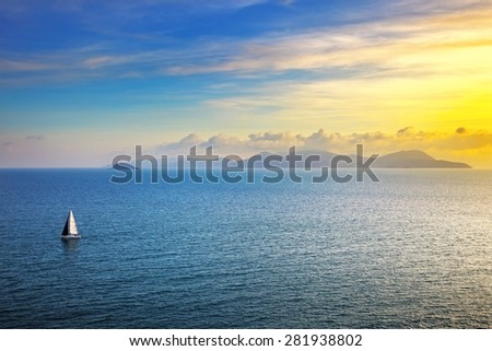 Similar – Foto Bild Panoramablick auf die antike Festung von Portoferraio im goldenen Licht auf der Insel Elba