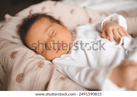 Similar – Foto Bild Baby schläft in Baby Holzbett für Neugeborene. Ein geräumiges, helles Zimmer mit einer Dattelpalme im Hintergrund. Raum kopieren