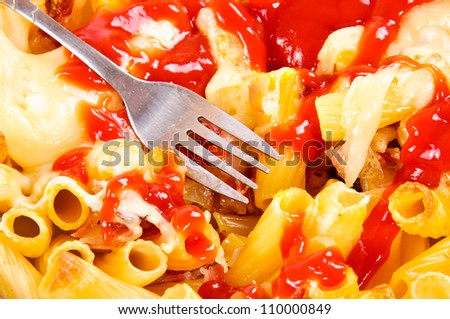 Macaroni and cheese with ketchup
