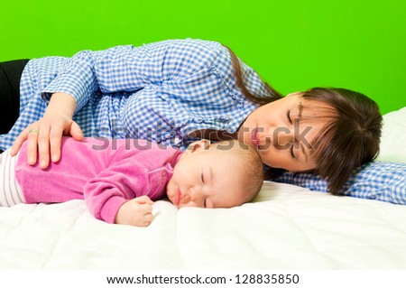 Mother and daughter have sweet dreams