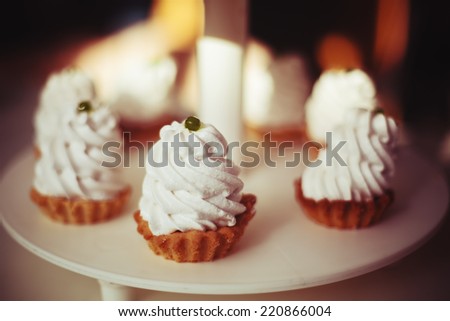 Shortcrust pastry with whipped cream. Sweet food, dessert.