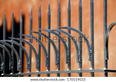 Spike steel fence