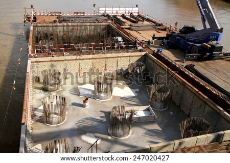 NONTHABURI-THAILAND-SEPTEMBER 20 : Boats carrying sand in Chaophraya river under-construction of its deep long pile foundation on September 20, 2014 in Nonthaburi, Thailand