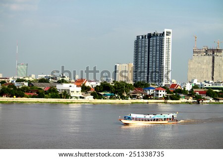 NONTHABURI-THAILAND-SEPTEMBER 20 : The passenger ships on Chaophraya river under-construction of its deep long pile foundation on September 20, 2014 in Nonthaburi, Thailand