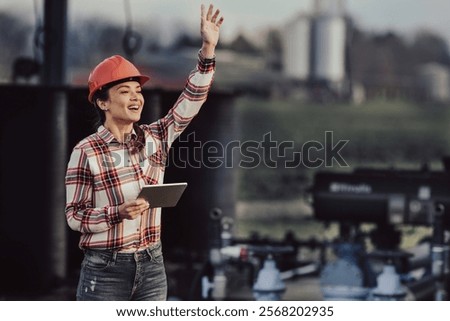 Similar – Foto Bild Bewässerungsanlage auf einem trockenen Feld in Alentejo, Portugal