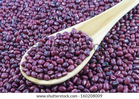 red bean on wood ladle and red bean background