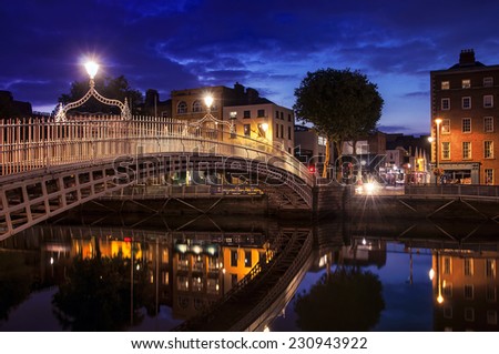 Night view of famous Ha\'Penny Bridge in Dublin, Ireland