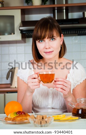 Portrait of young beautiful happy woman with tea
