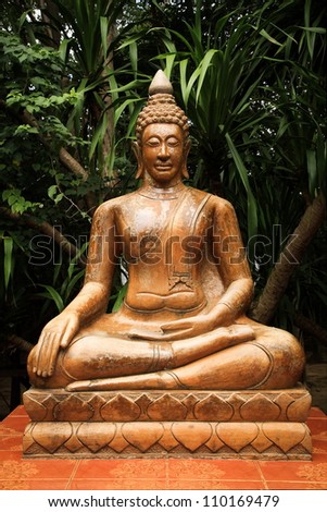 Portrait of a Buddha statue.