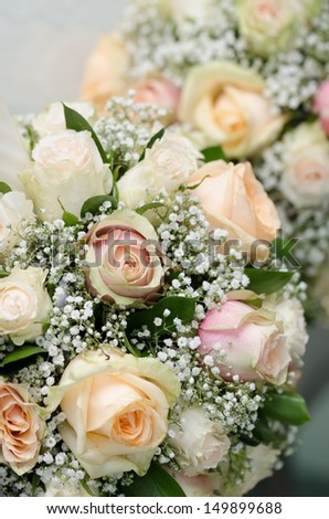 Floral wedding arrangement with roses