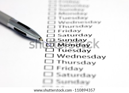 Monday checked in check box in a row of days of the week
