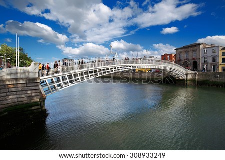 DUBLIN, IRELAND - AUGUST 3: Liffey Bridge known as Ha'penny Bridge is a pedestrian bridge over the river Liffey in Dublin City Centre on August 3, 2015 in Dublin, Ireland. Built in 1816 of cast iron