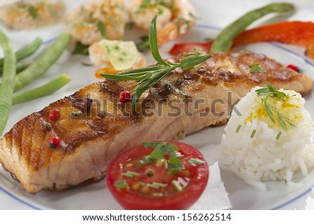 Food - Grilled salmon. Grilled Shrimp and salmon. Grilled salmon steak & Trim