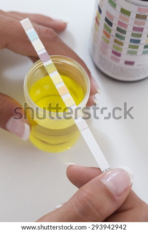 self test  with the urine test strip