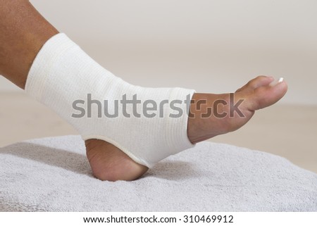 Compression stabilizer ankle. Foot injury, compression bandage