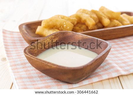 sweetened condensed milk with deep-fried dough stick