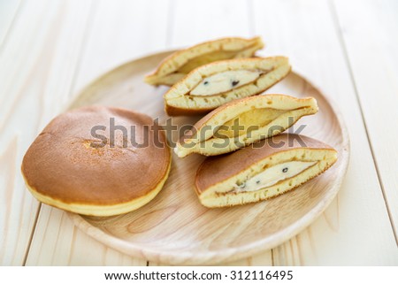 dorayaki japanese snack, dorayaki is a japanese bread, japanese pancakes