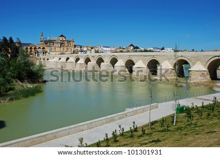 First century Roman bridge (post 2007 restoration) and river Guadalquivir, Cordoba, Cordoba Province, Andalusia, Spain, Western Europe.
