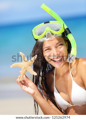 Similar – Foto Bild glückliche kaukasische Frau Tauchen im Schwimmbad. Unterwasser-Ansicht. Sommerzeit und Urlaub Konzept