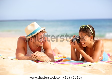 Similar – Foto Bild Lächelnde Freundinnen mit Hüten unterhalten sich auf einem Holzzaun am Strand sitzend